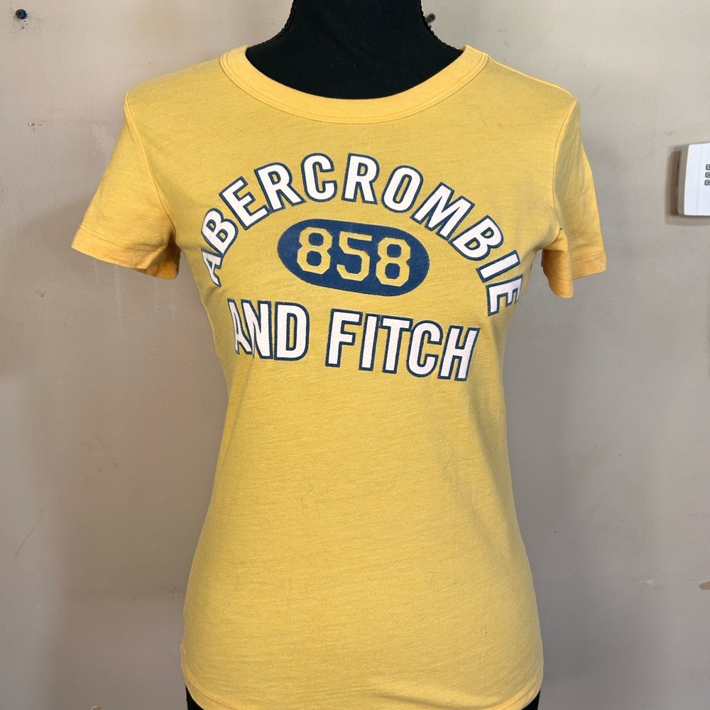 Abercrombie & Fitch Yellow Graphic Tee size med